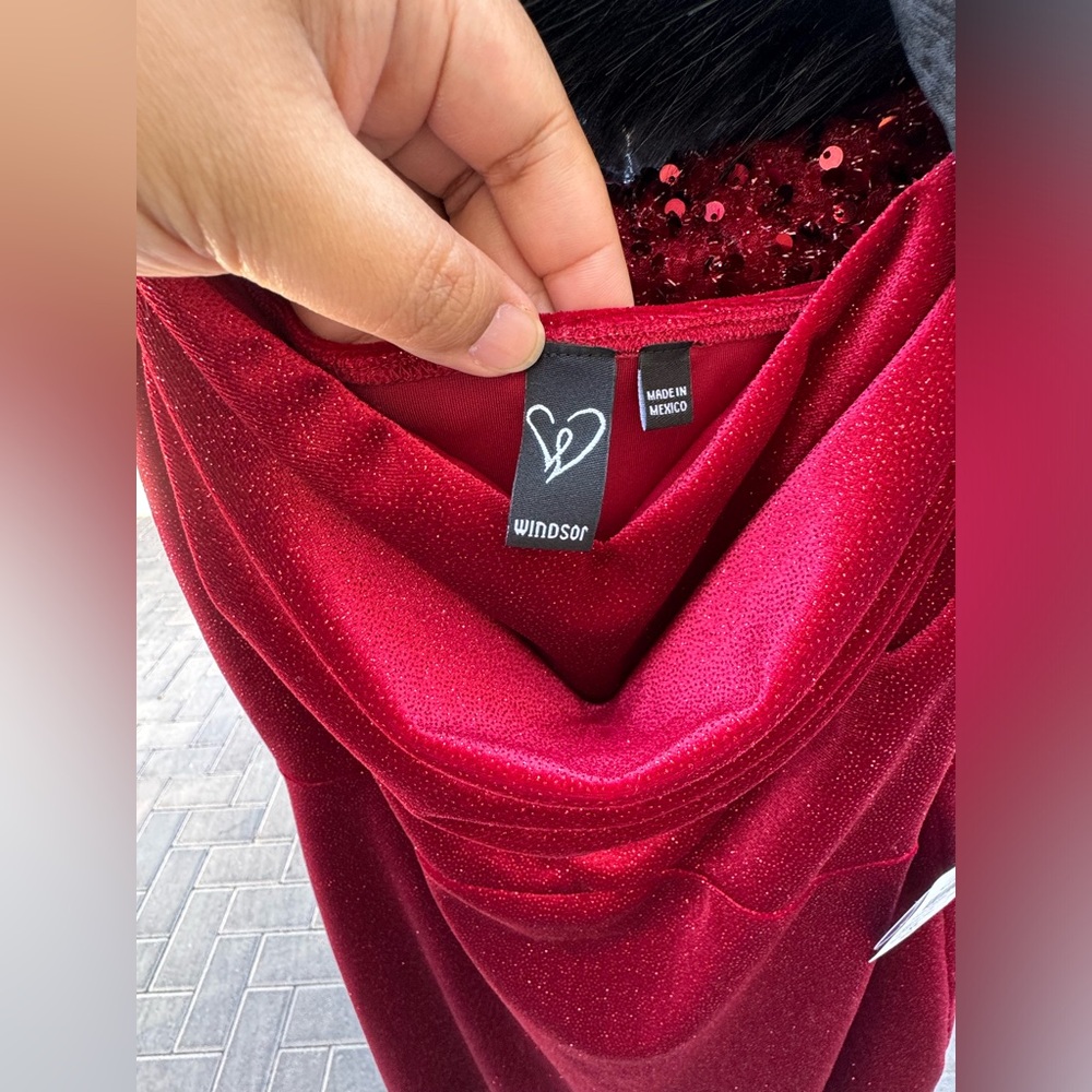 XL Windsor red dress with side slit. New with tag.